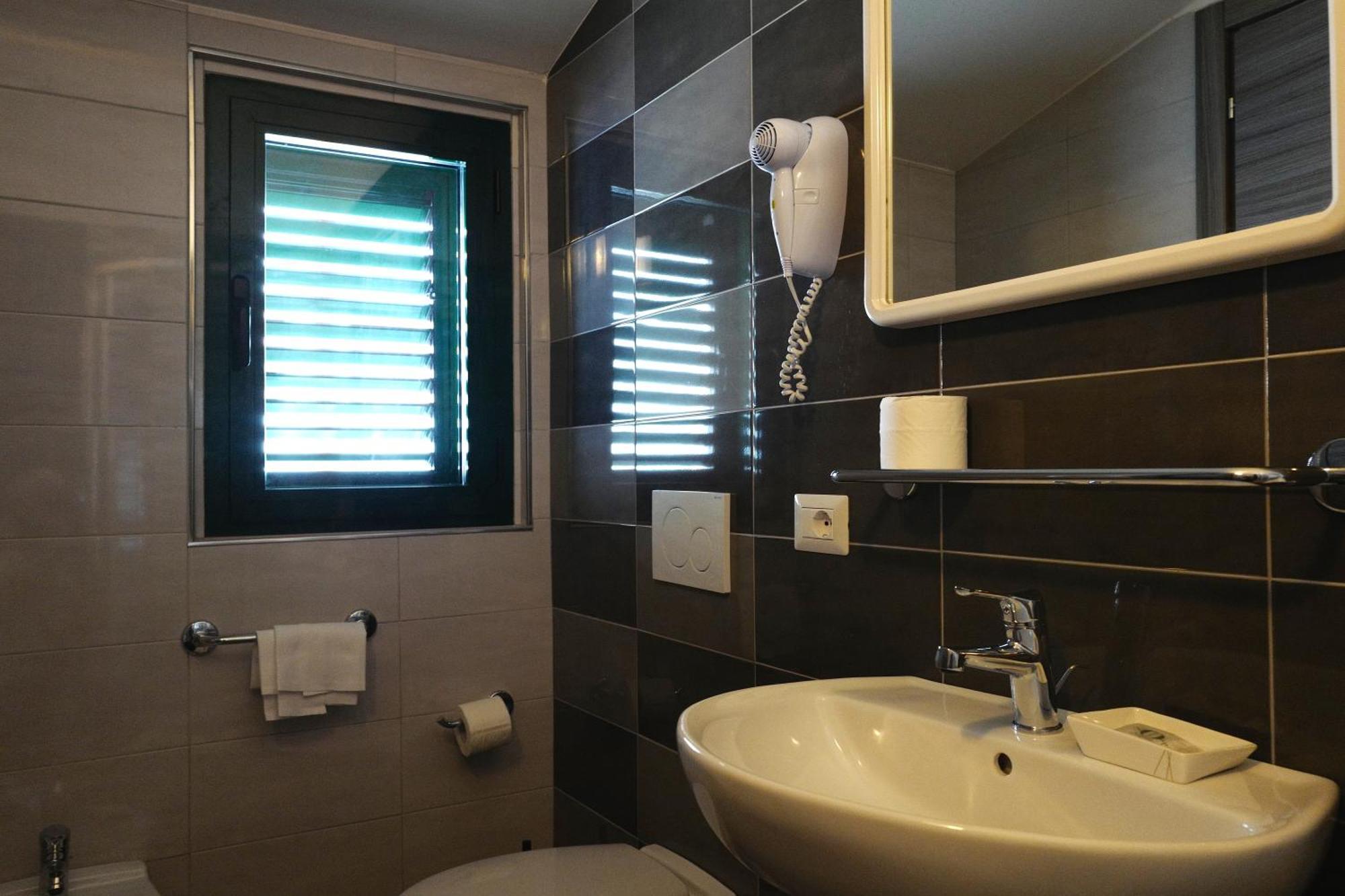 Hotel Desiree San Benedetto del Tronto Exterior photo